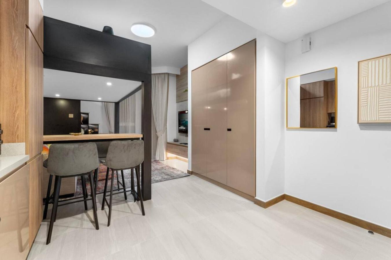 Miami Vibes | Canal View | Fully Furnished Apartment